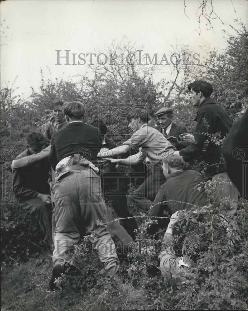 Press Photo Men Fight Over Bottle In Scrub Game - Historic Images