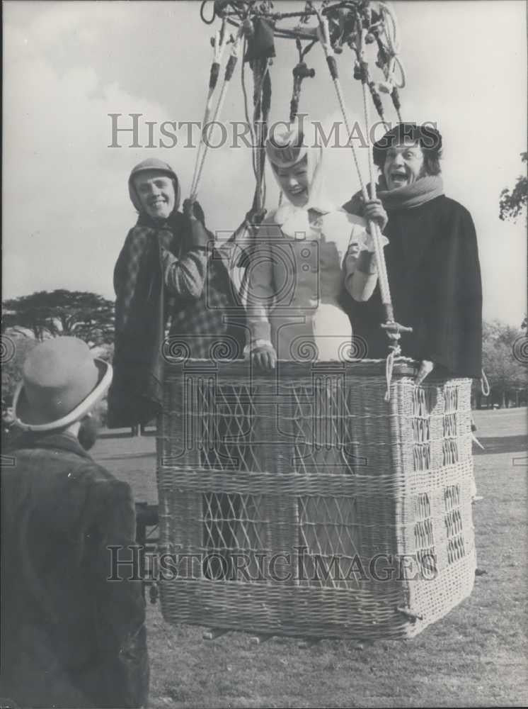 1975 Press Photo Glenda Jackson Staring Sarah Bernhardt Daniel Massey - Historic Images