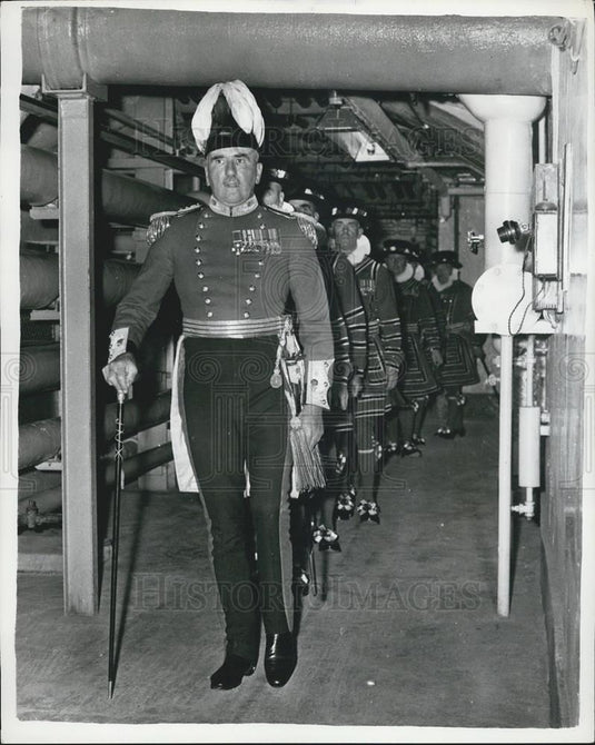 1961 Press Photo Members Queen's Bodyguard Of The Yeomen Search Westminster - Historic Images