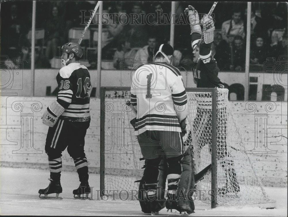 Press Photo Ice Hockey Championships in Stockholm Finland -USA - Historic Images