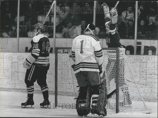 Press Photo Ice Hockey Championships in Stockholm Finland -USA - Historic Images