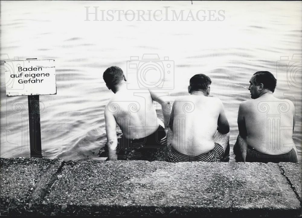 1963 Press Photo Refreshing Bath in Starnberger Sea took FDP-President Dr. Erich - Historic Images