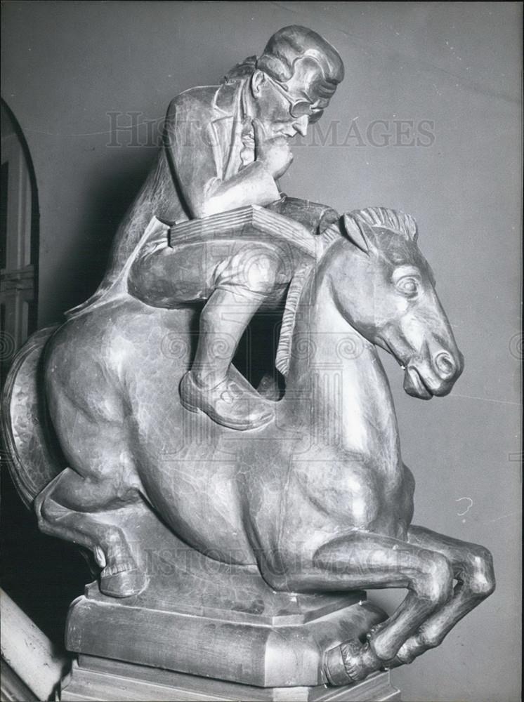 1959 Press Photo Sculpture of a man reading a book on a horse - Historic Images