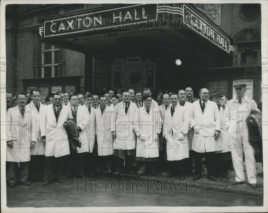 Press Photo Bakers Outside Caxton Hall - Historic Images