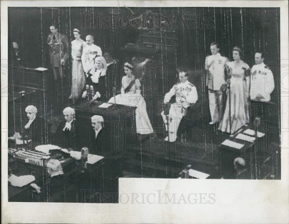 1954 Press Photo Her Majesty the Queen opened the 20th Parliament of the Commonw - Historic Images