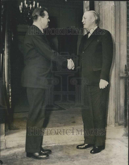 1963 Press Photo Denmark's Prime Minister Jens Otto Krag Calls On Mr. Macmillan - Historic Images
