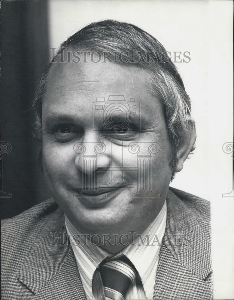 1977 Press Photo George Ward Of Grunswick factory - Historic Images