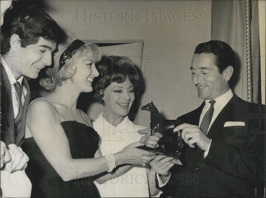 1964 Press Photo Claude Rollet Gaby Bruyere Yvonne Clech Jonqueres D'Cricia - Historic Images