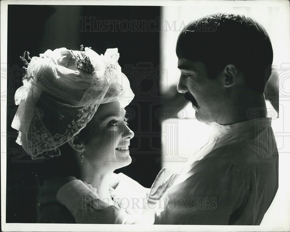 Press Photo Nicola Paget/Stewart Wilson Stars IN Anna Karenina-Neo Tolsoy Novel - Historic Images