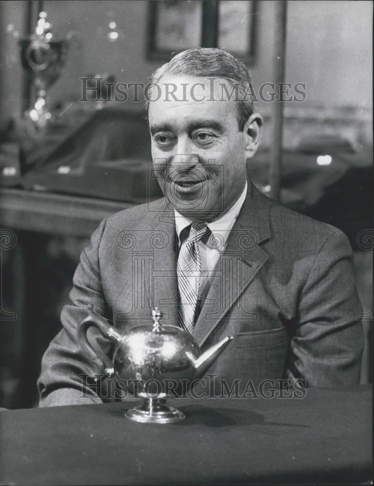 1967 Press Photo Rage Prize Teapot Sold For £40,000 - Historic Images