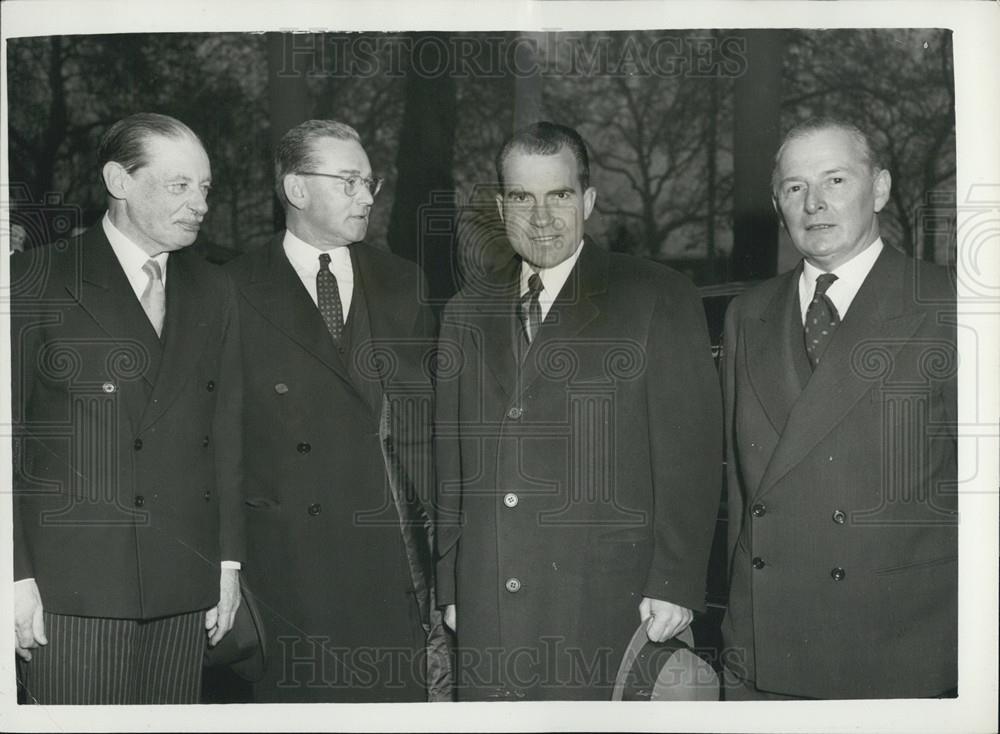 1958 Press Photo VP Richard Nixon In Britain Guest Honor Pilgrims Luncheon - Historic Images