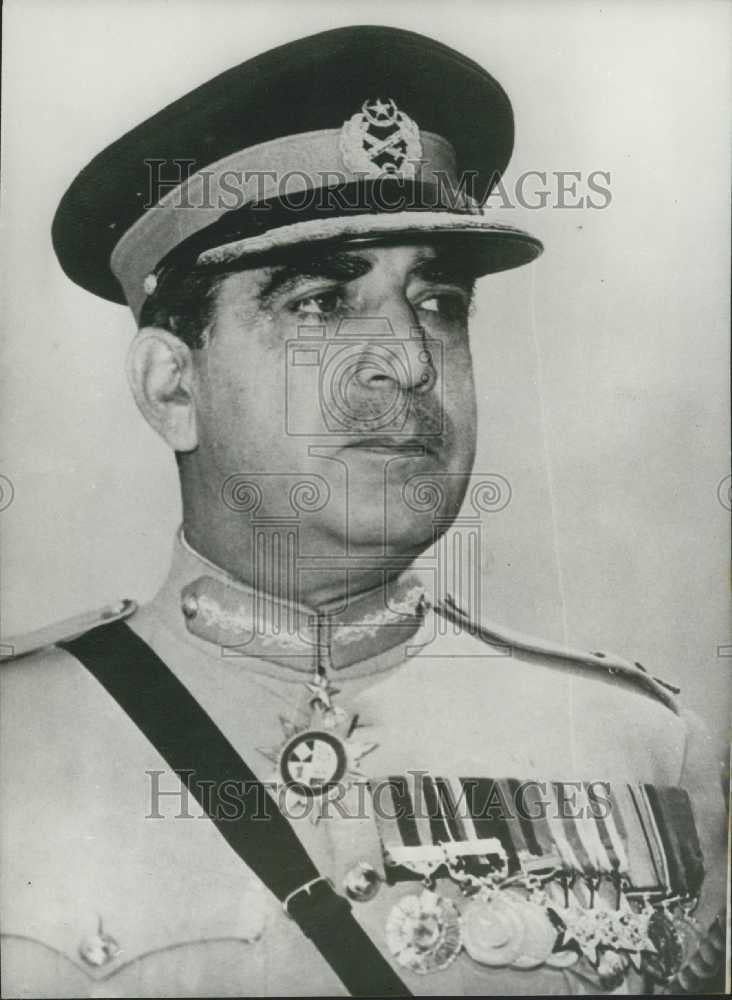 1969 Press Photo President Ayub Khan Hands Control of Pakistan to Gen Yayha Khan - Historic Images