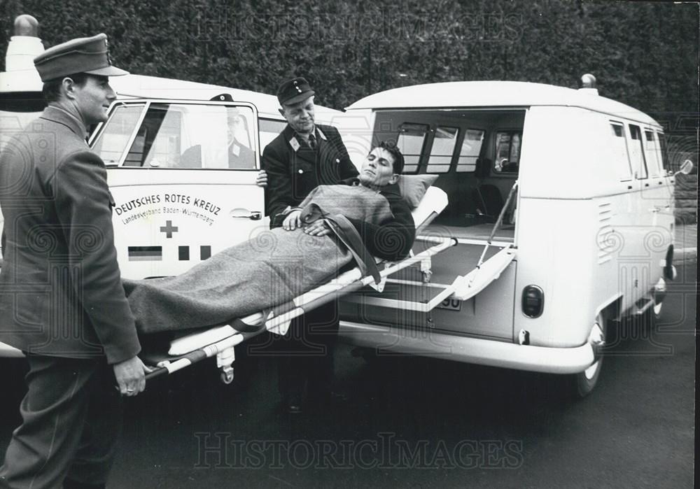 Press Photo German Ambulance to Italy for Italian Workers Man in Gurney - Historic Images