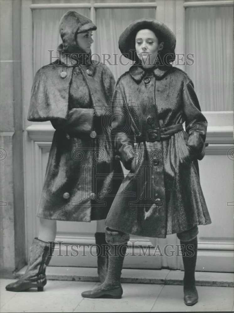 Press Photo Rainproof Furs By Chombert - Historic Images