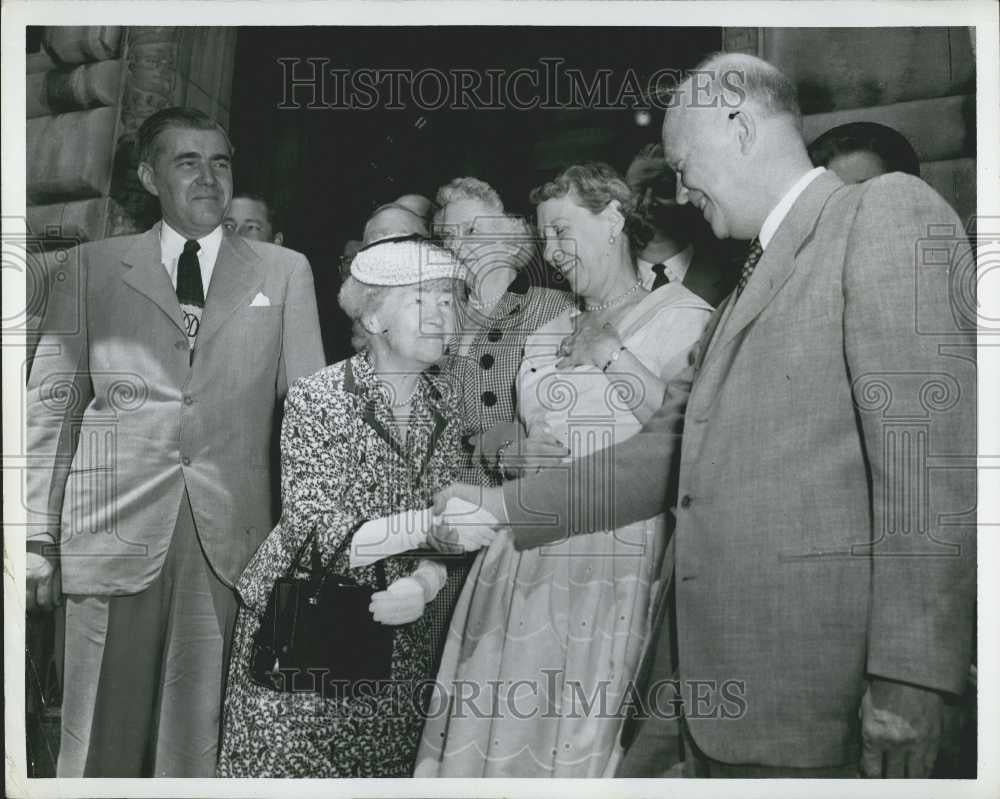 Press Photo President and Mrs Eisenhower with Mrs Dwight Morrow. - Historic Images