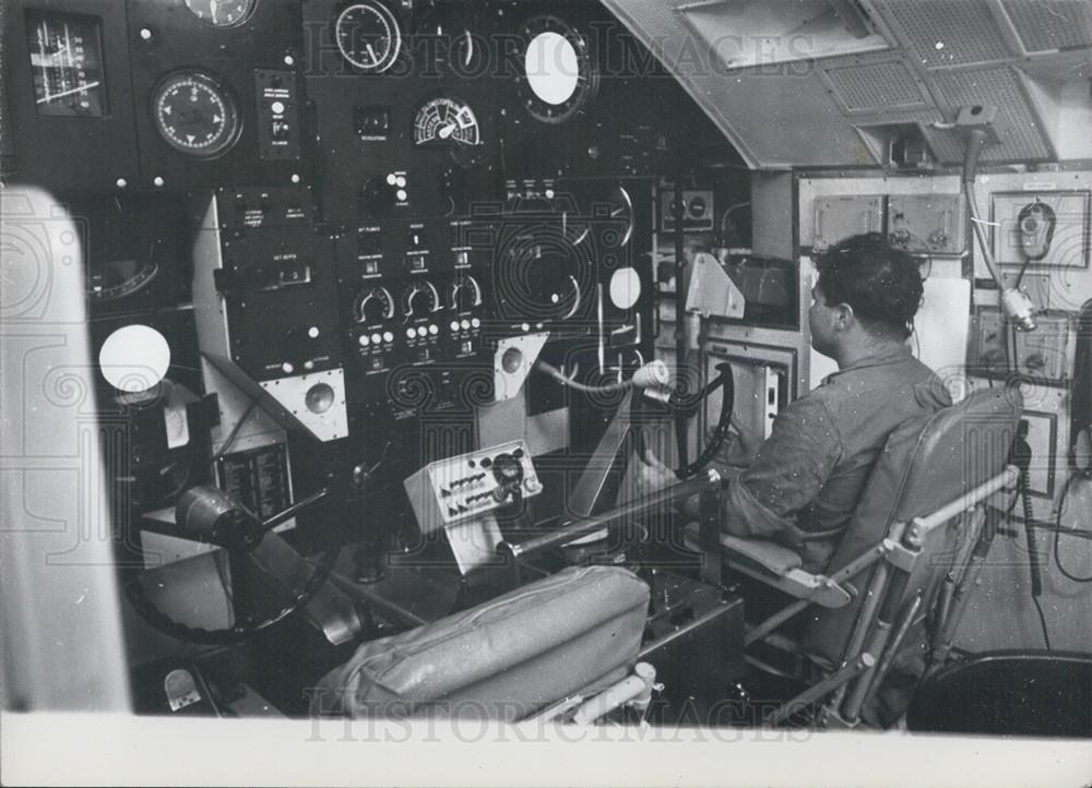 Press Photo Control Room Resembles Cock Pit Of Air Carrier - Historic Images