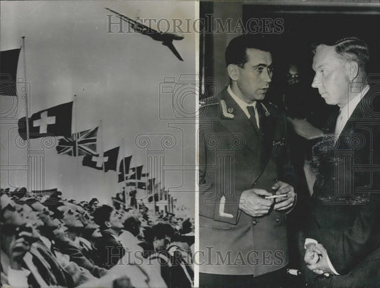 1956 Press Photo  The Russian Syistsev talking to a Russian officer - Historic Images