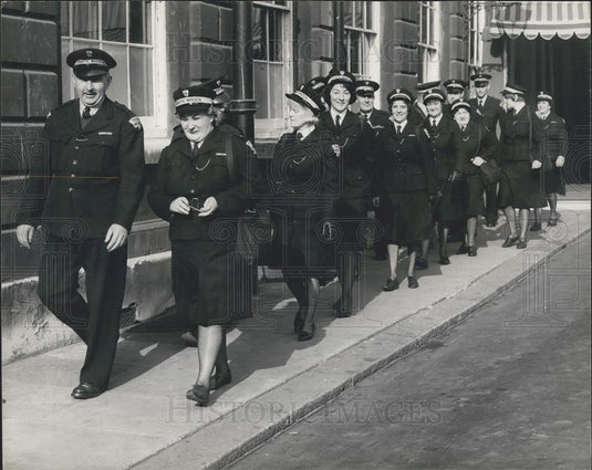 1965 Press Photo London's 1st female Traffic Cops March Down Street - Historic Images