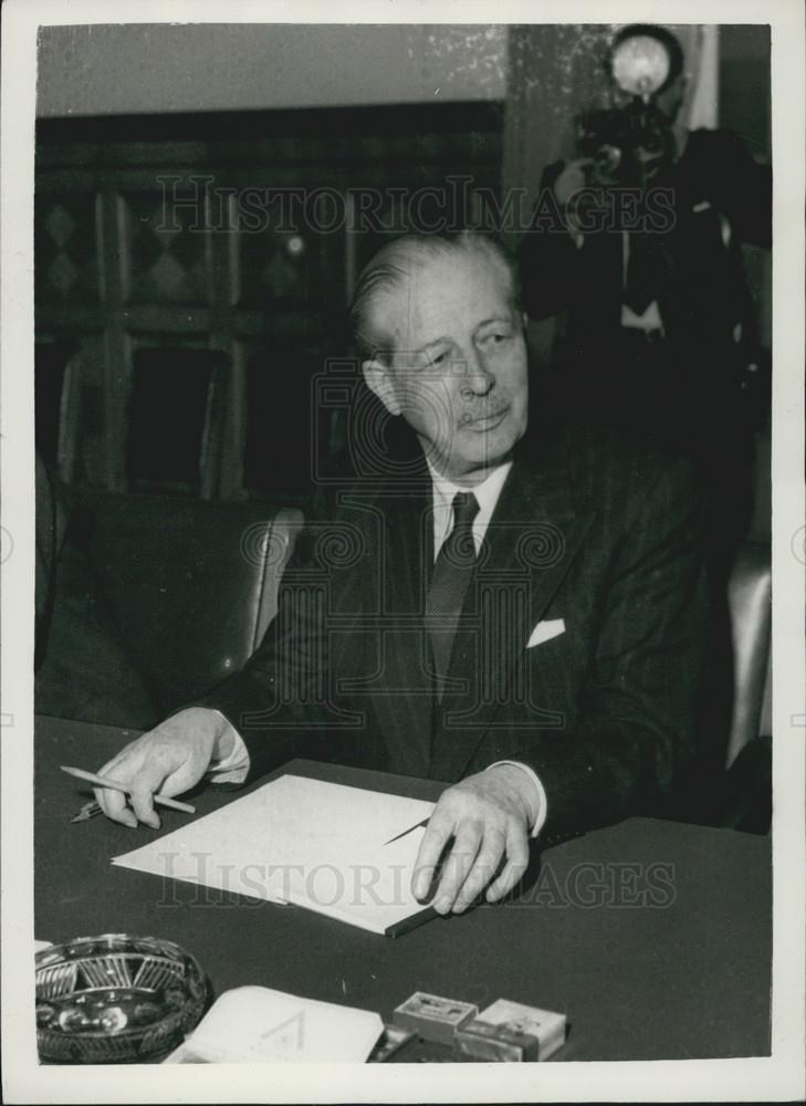 1959 Press Photo British Prime Minister Harold MacMillan During Kremlin Talks - Historic Images