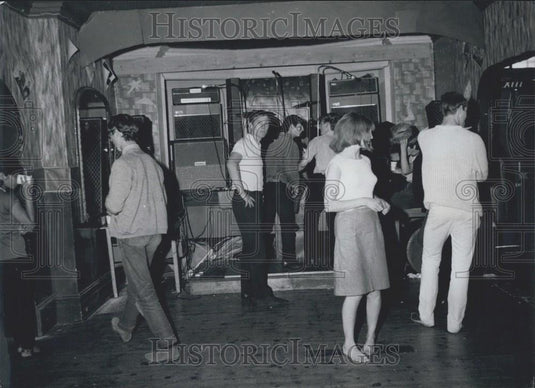 Press Photo Teenage Only Hotel - Historic Images