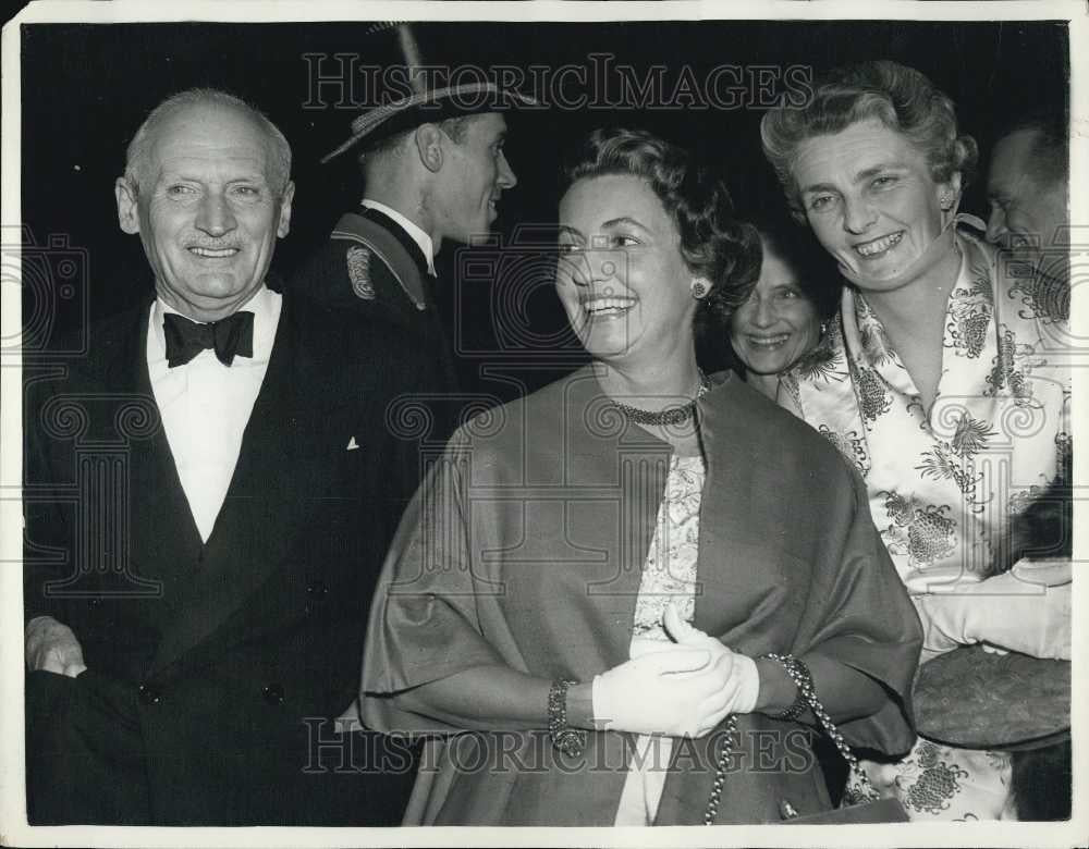 1956 Press Photo Viscount Montgomery Mrs. Douglas Fairbanks Lady Templer - Historic Images