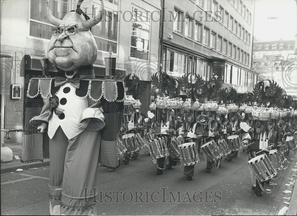 1990 Press Photo Carnival of Basle: Drummers of the Alti Stainlemer Clique - Historic Images