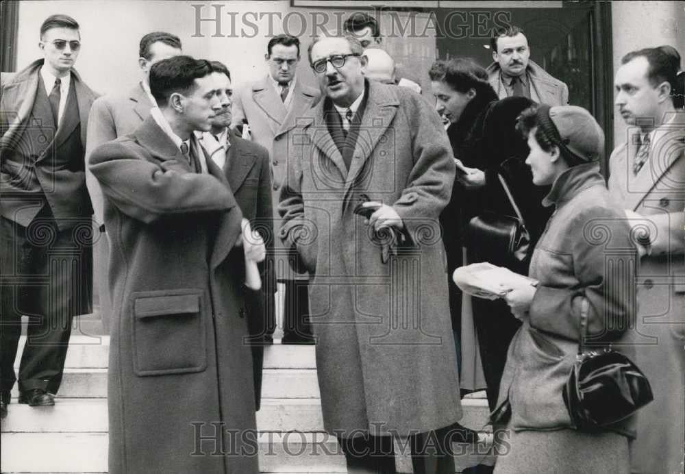 1952 Press Photo Jules Moch Leaving Elysee Palace - Historic Images