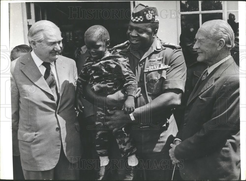1975 Press Photo Mr. Denis Hills,President Amin of Uganda& James Callaghan - Historic Images