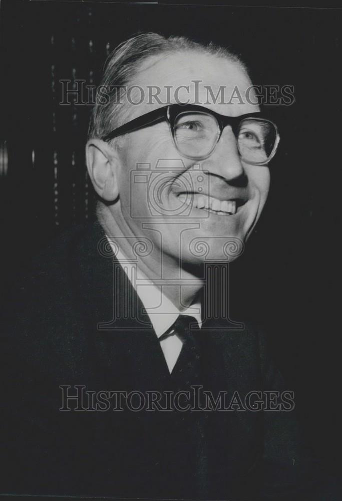 1966 Press Photo Christopher Mayhew, Minister Of The Navy, Resigned Over Planes - Historic Images