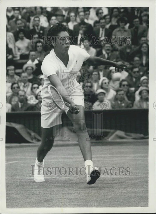 1958 Press Photo Wimbledon Second Day Match Althea Gibson Action Shot - Historic Images