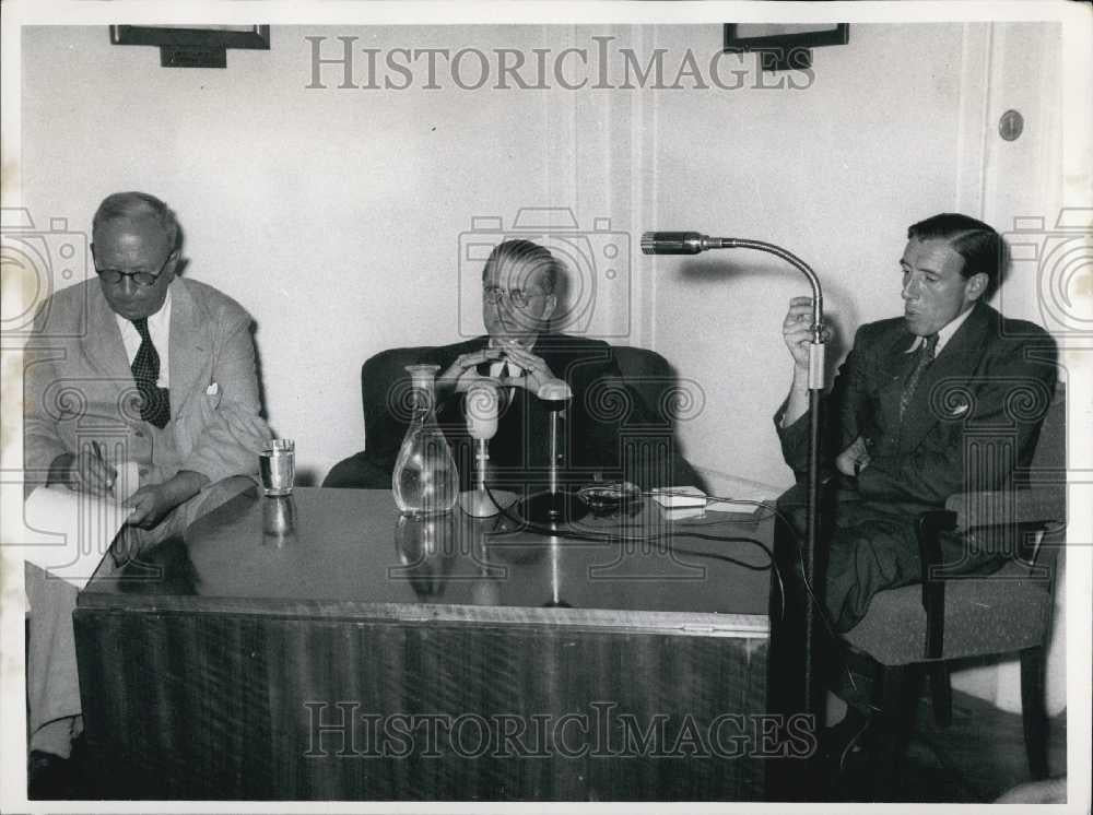 1953 Press Photo Edgar Sanders Discharged From Hunagrian Imprisonment - Historic Images