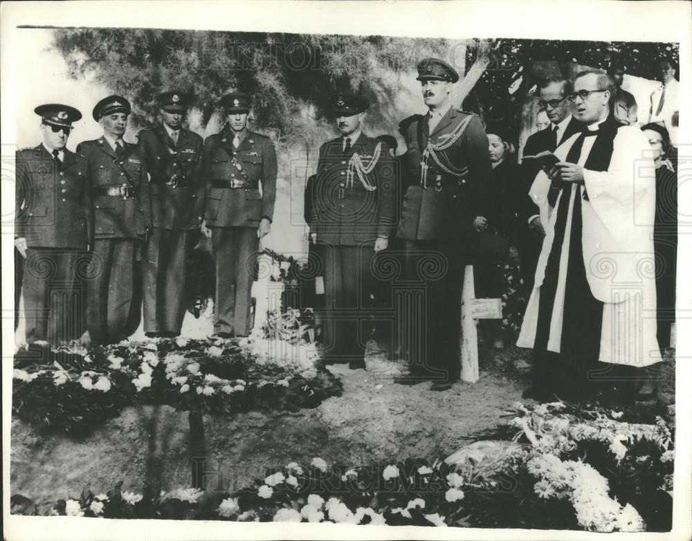 Press Photo Funeral of Mrs. Doran Wife of Wing Commander Kenneth Doran - Historic Images