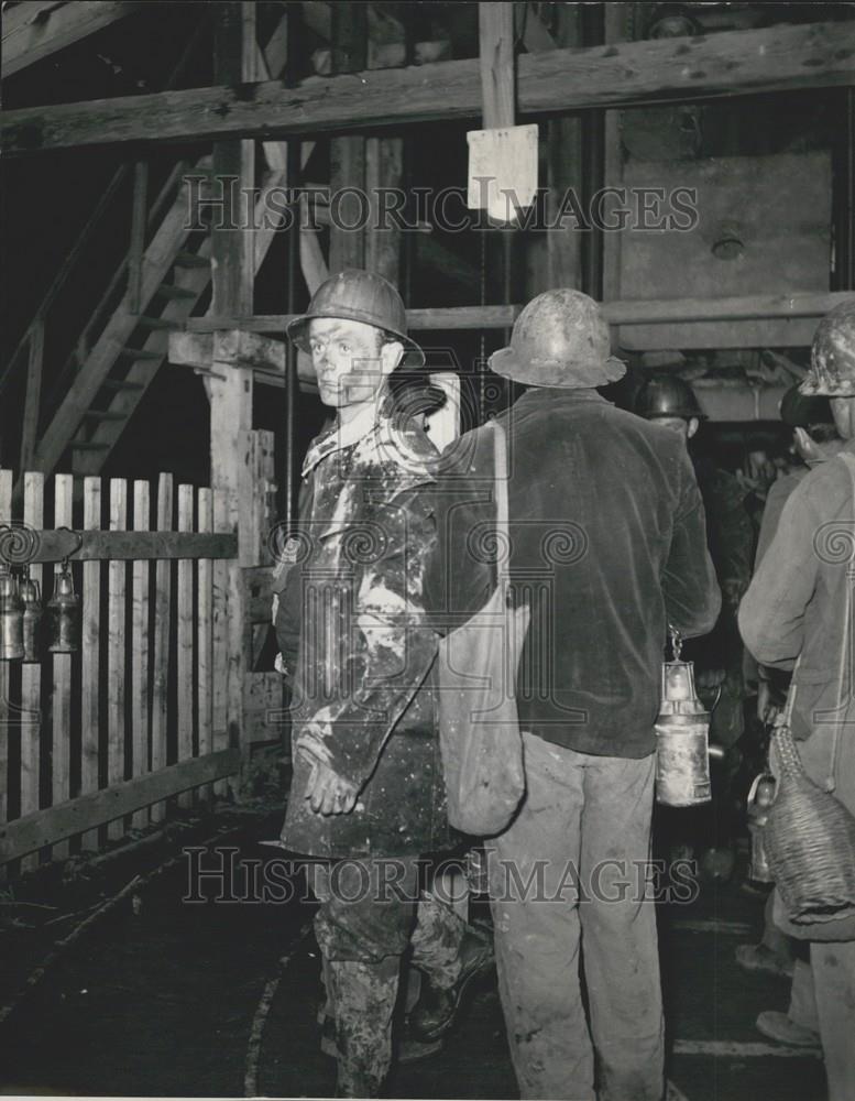 Press Photo Miners down in the mine - Historic Images