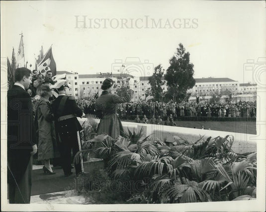 1957 Press Photo Queen arrives for state visit to Lisbon - Historic Images