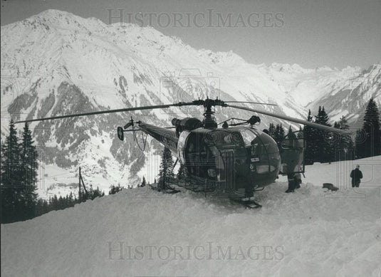 1988 Press Photo Rescue Helicopter, Site, Hugh Lindsay Killed In Avalanche - Historic Images