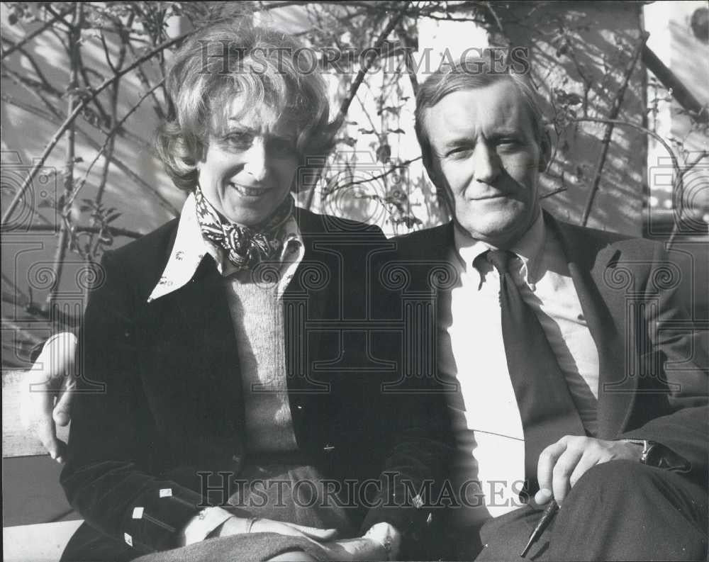 1976 Press Photo Mr Wedgwood Benn and his wife Caroline - Historic Images