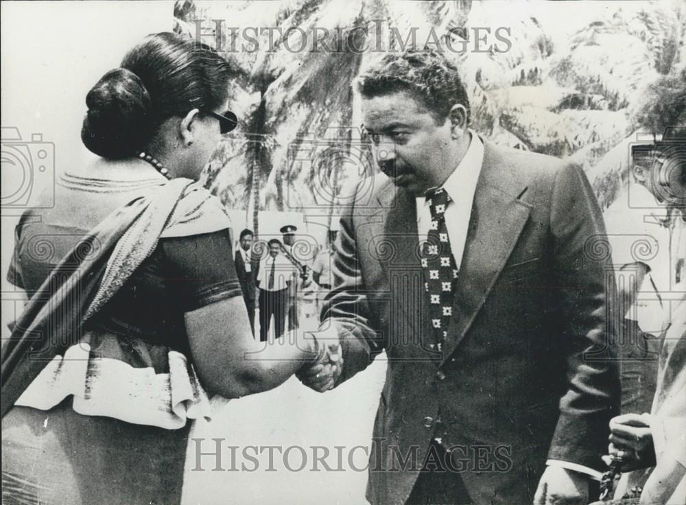 1976 Press Photo Sri Lanka Mrs. Bandaranaike Mr. Pedrp Pires Cape Verde Minister - Historic Images