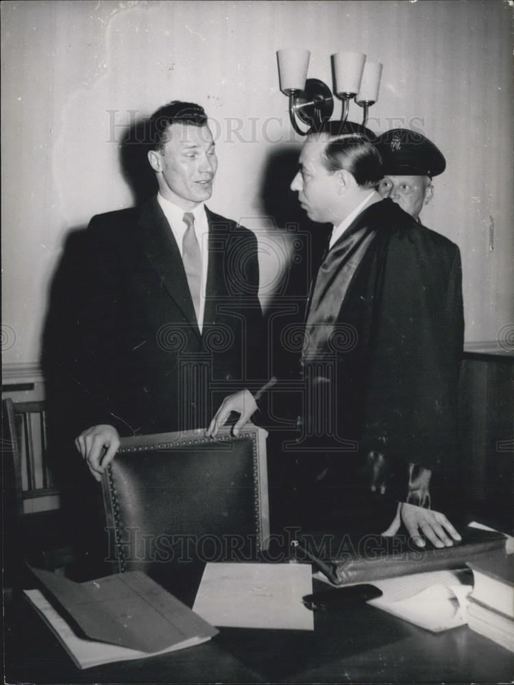 1954 Press Photo Spy-Process against Boris Snigownky - Historic Images