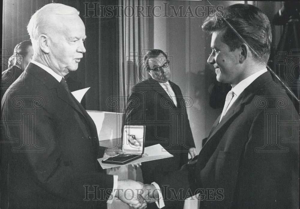 1960 Press Photo Silver Laurel for Olympic Winners - Historic Images