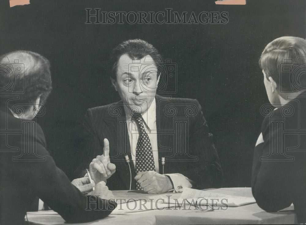 Press Photo Michael Rocard (P.S.) TV Interview &#39;Cortes Sur Tables&#39; - Historic Images