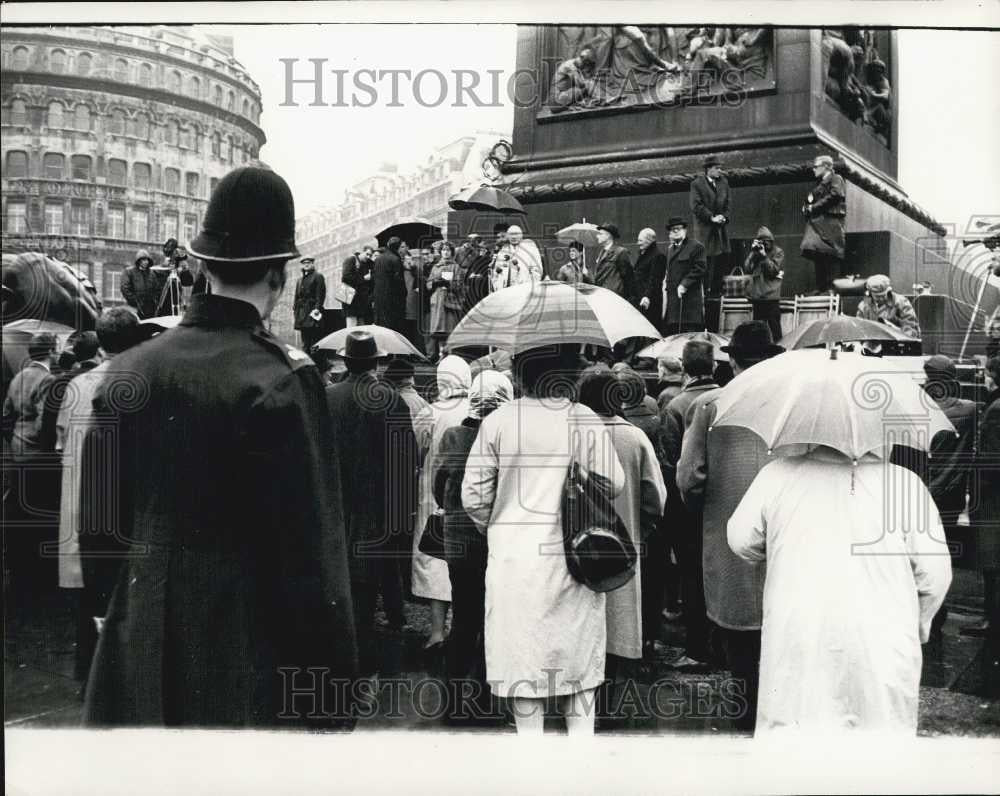 1963 Press Photo Herbert Stratton Holds Rally At Trafalgar Square - Historic Images