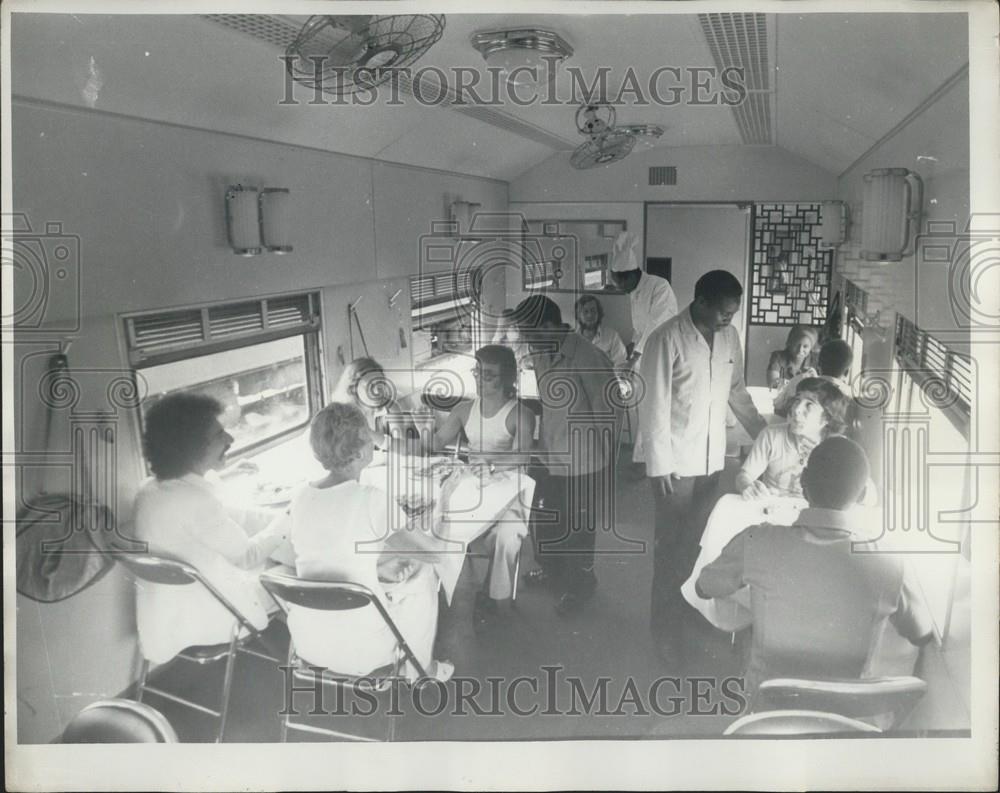 Press Photo Interior Dining Car Great Uhuru Railway Africa - Historic Images