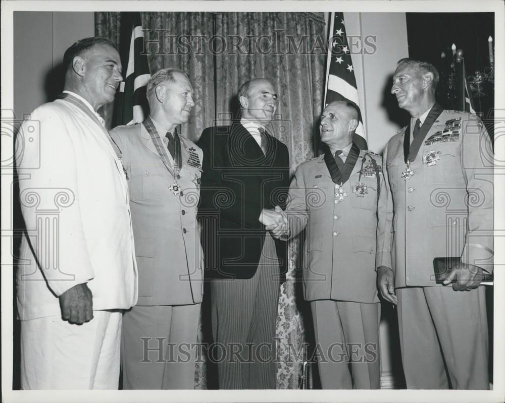 1955 Press Photo British Ambassador Sir Roger Makins ceremony British Embassy - Historic Images