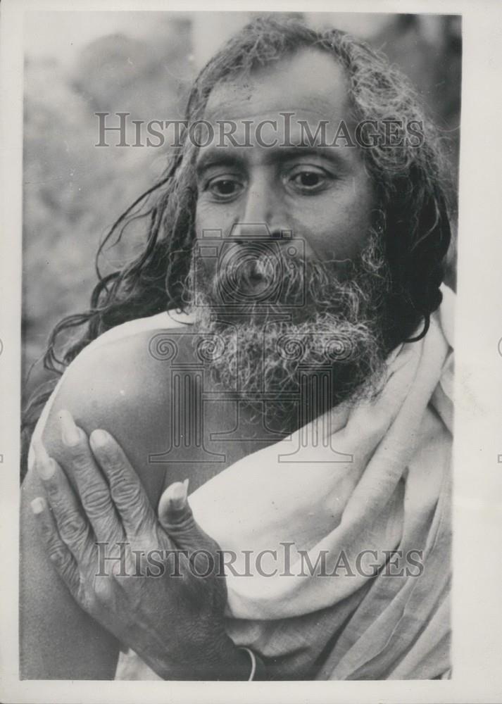 Press Photo Shri Narayan Acharya before the start of his fast for World Peace - Historic Images