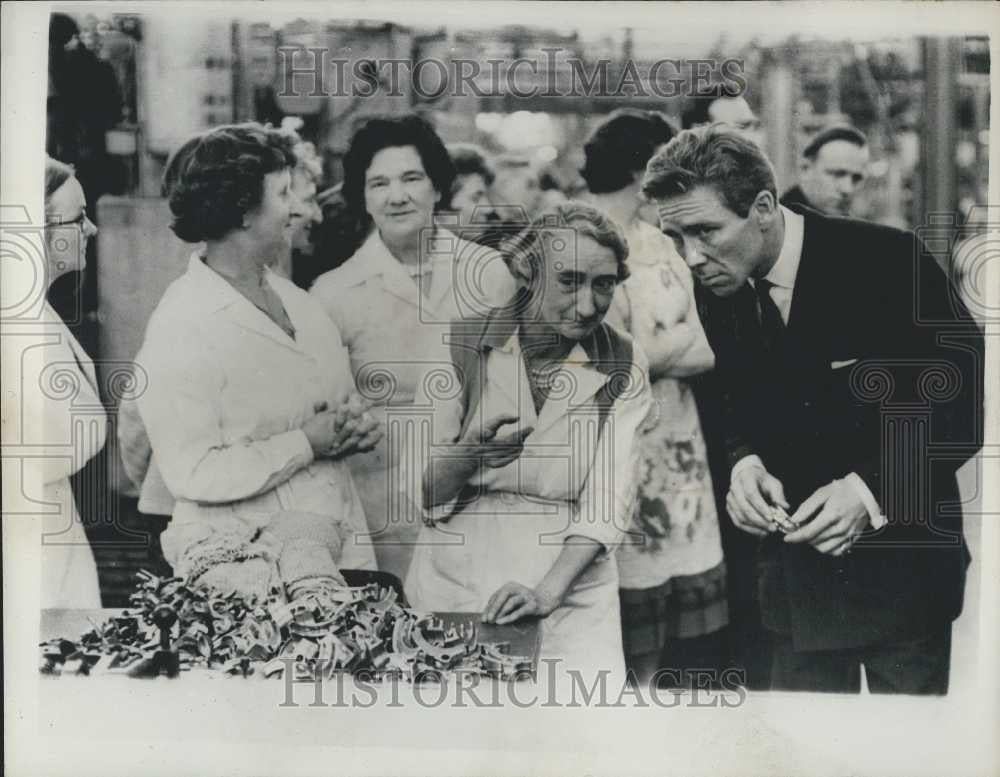 1962 Press Photo Princess Margaret Visits Car Factory - Historic Images