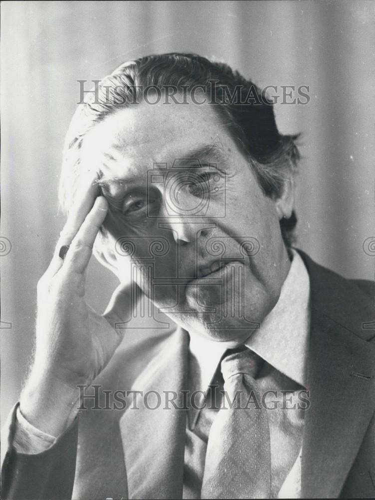 1975 Press Photo Businessman Keip Endenby Candid - Historic Images