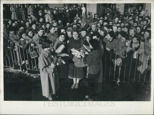 Press Photo  800 Girls of the Girl's High School Band Cannstatt - Historic Images