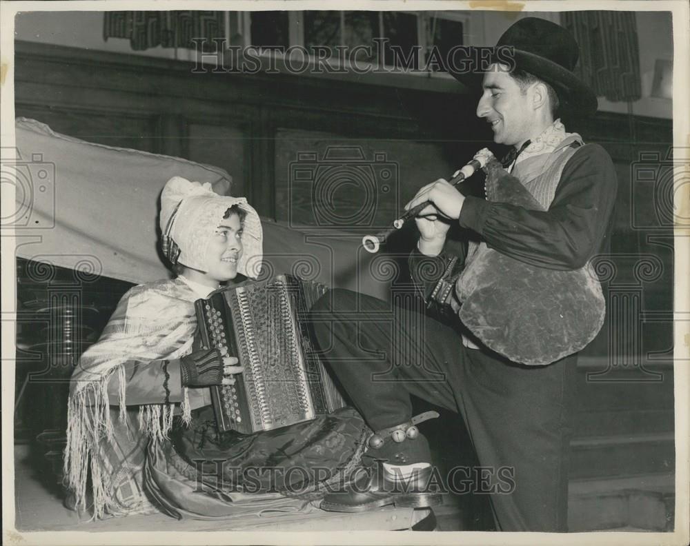 1954 Press Photo French Folk Dancers In London - Historic Images