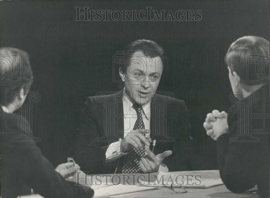 Press Photo Michel Rocard (P.S.) TV Interview 'Cortes Sur Tables' - Historic Images