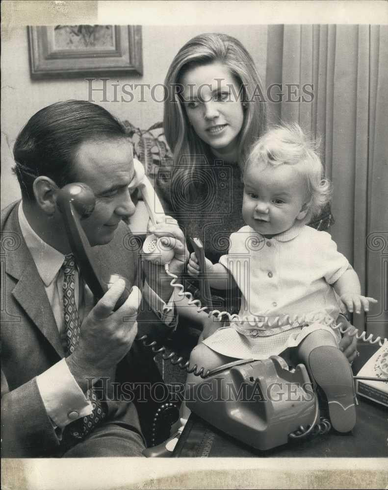 1982 Press Photo Mr. Murdoch and Family at Home - Historic Images